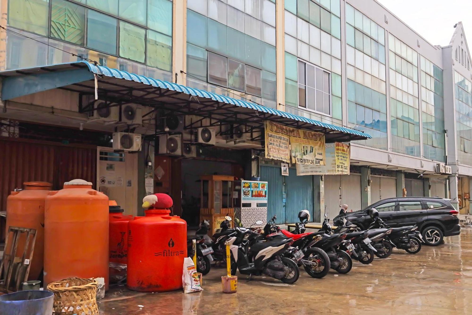 Oyo 92451 Hasan House Syariah 2Nearvihara Budhi Bhakti Nagoya Luaran gambar